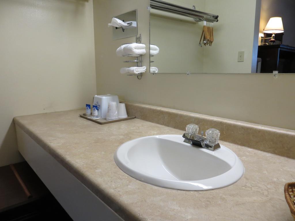 Americas Best Value Inn Arkansas City Zimmer foto